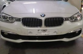 Pearl White 2018 Bmw 318D
