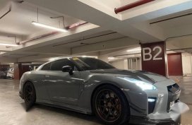 Silver Nissan Gt-R 2017 