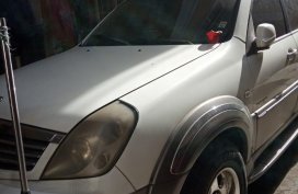 Pearl White SsangYong Rexton 2004 for sale in Manila