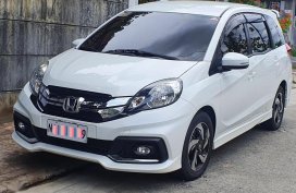 White Honda Mobilio 2016 
