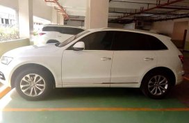 White Audi Q5 2015 