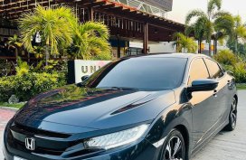 Selling Honda Civic 2018