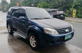 Fresh Ford Escape With Exclusive Custom Matt Black Bonnet and Exclusive Custom Rims!