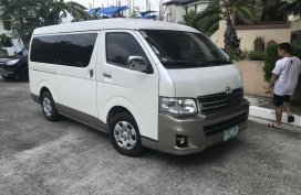 Selling White Toyota Hiace Super Grandia 2013 