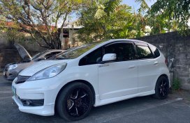 Sell White 2013 Honda Jazz 
