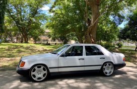 Selling White Mercedes-Benz 260E 1987 in Paranaque
