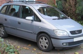 Brightsilver Opel Zafira 2001 for sale in Biñan