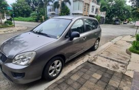 Selling Silver Kia Carens 2011 in Biñan