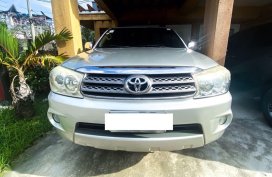 Selling Pearl White Toyota Fortuner 2009 in Manila