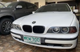 Selling Pearl White Bmw 520I 2000 in Pasay