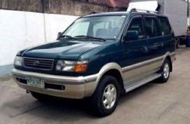 Selling Green Toyota Revo 2000 in Valenzuela