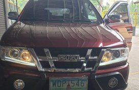 Selling Red Isuzu Sportivo X 2013 in Dasmariñas
