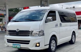 Selling Pearl White Toyota Hiace Super Grandia 2011 in Quezon City