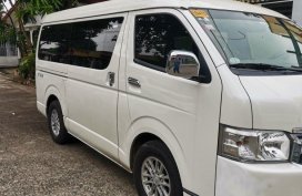 Selling Pearl White Toyota Hiace Super Grandia 2019 in Las Piñas