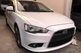 Selling Pearl White Mitsubishi Lancer 2010 in Muntinlupa