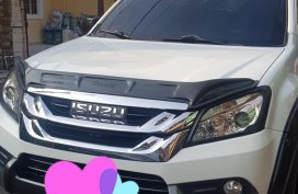 Pearl White Isuzu Mu-X 2015 for sale in Automatic