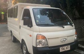 White Hyundai H-100 2012 for sale in Manual