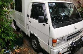 Selling White Mitsubishi L300 2014 in Cainta
