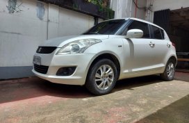 Selling Pearl White Suzuki Swift 2015 in Quezon City