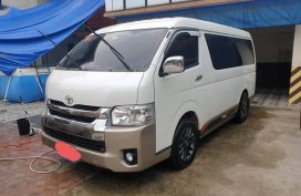 Selling White Toyota Hiace Super Grandia 2016 in Makati