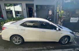 Pearl White Toyota Corolla Altis 2016 for sale in Quezon