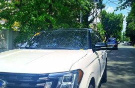 Selling White Ford Expedition 2018 in Pateros