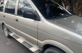 Pearl White Isuzu Crosswind 2005 for sale in Quezon