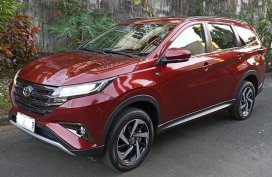 Red Toyota Rush 2018 for sale in Quezon