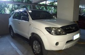 Selling White Toyota Fortuner 2006 in Mandaluyong