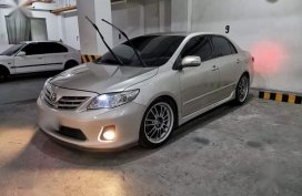 Selling Brightsilver Toyota Corolla Altis 2011 in Quezon