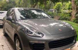 Selling Silver Porsche Cayenne 2018 in San Mateo