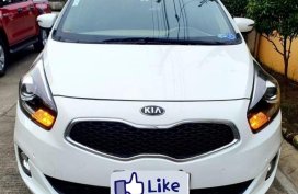 Selling White Kia Carens 2015
