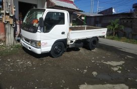 White Isuzu Elf 2006 for sale in Batangas