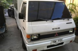 Selling White Mitsubishi L300 2008 in Talisay