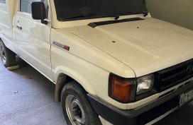 Selling White Toyota Tamaraw 2002 in Manila