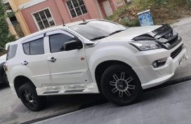White Isuzu Mu-X 2015 for sale in Manual