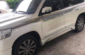 Selling Pearl White Toyota Land Cruiser 2018 in Quezon