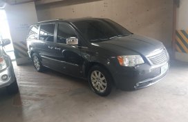 Selling Grey Chrysler Town And Country 2012 in Manila