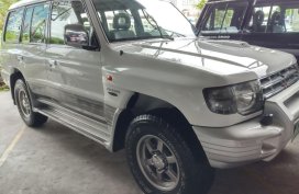 Selling White Mitsubishi Pajero 2004 in Makati