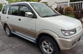 White Isuzu Crosswind 2002 for sale in Paranaque 