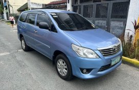 Selling Blue Toyota Innova 2013 in Victoria