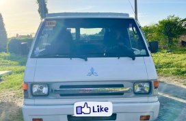 Selling White Mitsubishi L300 2015 in Manila