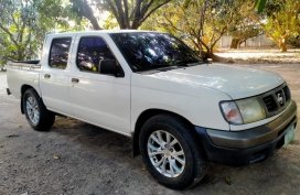 White Nissan Frontier 2003 for sale in San Fernando