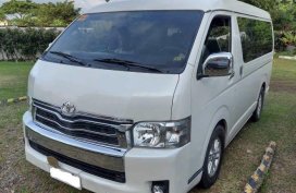 Selling Pearl White Toyota Hiace Super Grandia 2018 in Makati