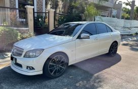 White Mercedes-Benz C200 2010 for sale in Las Piñas