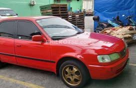 Selling used 1998 Toyota Corolla  in Red