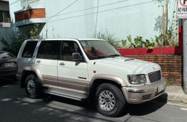 Selling White Isuzu Trooper 2003 in Makati