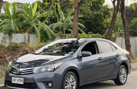 Selling Grey Toyota Corolla altis 2014 in Makati