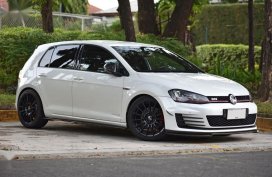Selling White Volkswagen Golf 2015 in Pasig
