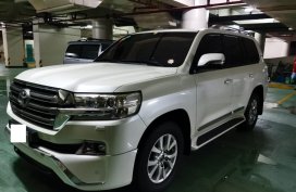 Selling Pearl White Toyota Land Cruiser 2017 in Makati